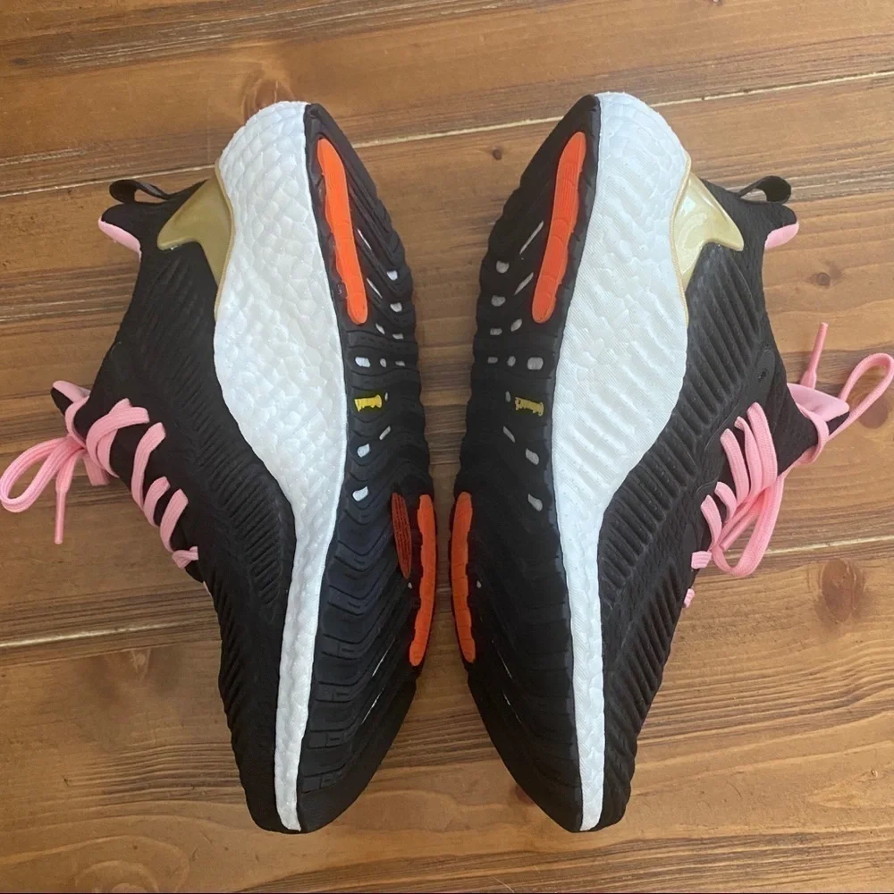 𝅺NIB ADIDAS Women’s Alphaboost Size 6